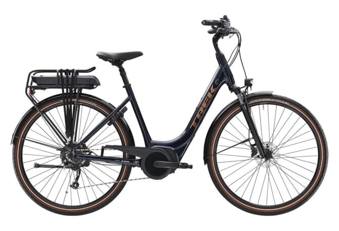 Velo de Ville Electrique Trek Verve 2 Lowstep Shimano Acera Altus 9V 500 Wh Bleu Fonce 2022 1 1.jpeg